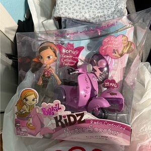 Bratz Kidz Radio Controlled Motor Scooter - Purple